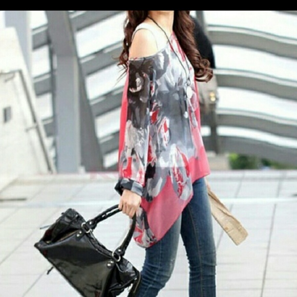 🆕️NWOT batwing sheer top - Picture 2 of 8